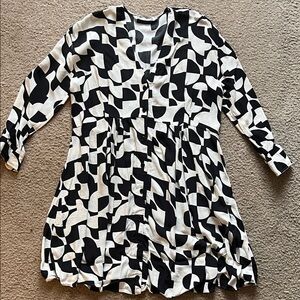 Zara Black and White Graphic Top